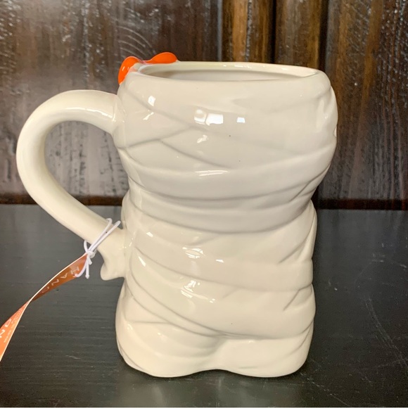 Mummy Girl Holding Candy Corn Ceramic Halloween Mug - Picture 11 of 14